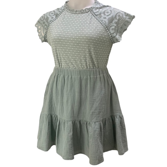 MINE sweet lace and dotted sleeveless top, sage and white dots. L juniors - Picture 2 of 8
